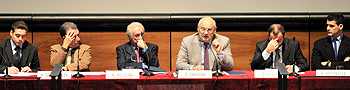 La lezione del professor Stefano Zamagni (al centro), presidente dell'Agenzia per le Onlus ed ex agostino - foto di Davide Gelli