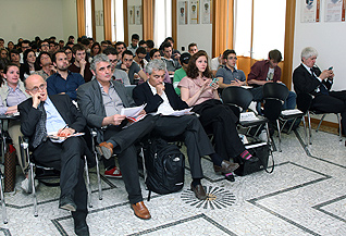 Da sinistra: Luigi Campiglio, Massimo Bordignon, Tito Boeri, Eleonora Voltolina e Beppe Severgnini, protagonisti del dibattito su come dare più peso ai giovani