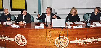 Iacchetti al tavolo della sala Piana, tra il professor Daniele Bruzzone e il dottor  Mauro Balordi e Nicoletta Bracchi e la professoressa Vanna Iori