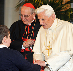 Un momento della visita di Benedetto XVI al Gemelli il 5 gennaio 2011