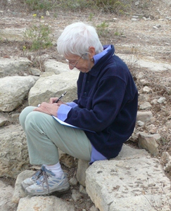 Maria Pia Rossignani sui luoghi di uno scavo archeologico