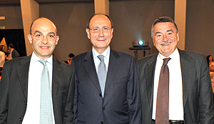 Giovanni Scambia (a sinistra) e Rocco Bellantone con il presidente del Senato Renato Schifani