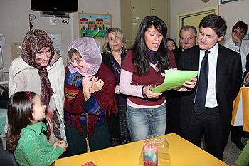 Un momento dell'incontro del sindaco di Roma con i bimbi del Gemelli