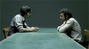 Romanzo criminale – La serie (episodio 1x12). Il commissario Scialoja interroga il Freddo