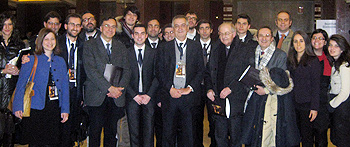 Gli studenti dei Collegi dell’Ateneo con il ministro Lorenzo Ornaghi e, accanto a lui, monsignor Sergio Lanza