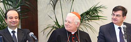 Da sinistra, il rettore Franco Anelli, il cardinale Angelo Scola e il preside della facoltà di Lettere e filosofia Angelo Bianchi