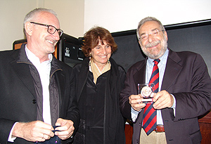 La presentazione della mostra del Centro pastorale. Da sinistra padre Enzo Viscardi, Giovanni Chiaramonte, Cecilia De Carli