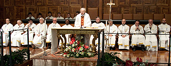 La messa natalizia in aula magna presieduta da monsignor Sergio Lanza e concelebrata dagli assistenti spirituali e da alcuni docenti di Teologia