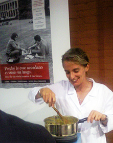 Milena Lambri, dell’istituto di Enologia e ingegneria agro-alimentare, allo stand di Bologna