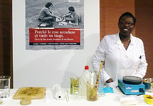 Alice Luraschi Obonyo dell’istituto di Enologia e ingegneria agro-alimentare  allo stand di Bologna