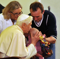 Papa al Gemelli - benedizione
