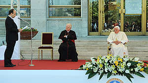 La visita del Papa alla sede di Roma durante il saluto del prorettore Franco Anelli