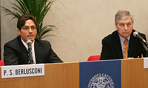 Pier Silvio Berlusconi con Aldo Grasso durante la presentazione del libro "Televisione convergente" in aula Pio XI