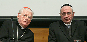 Milano, 23 gennaio. Aula Magna Università Cattolica. Il cardinale Angelo Scola e il rav. Giuseppe Laras
