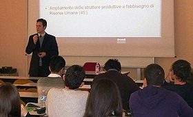 Alessio Barbieri di Acciaiere Arvedi durante la sua lezione