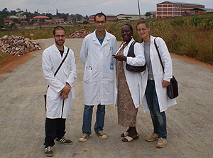 Alessia Romito (a destra) con gli altri volontari del progetto del Cesi