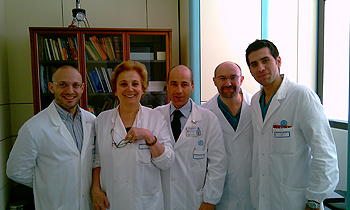 Daniele De Luca (dottorando e principale investigatore del premiato), Cecilia Zuppi (Responsabile Servizio Analisi ormonali e diagnostica molecolare clinica), Ettore Capoluongo (coordinatore del progetto di ricerca e responsabile Uos Diagnostica molecolare clinica), Angelo Minucci (co-autore e ricercatore coinvolto nel progetto), Domenico Tripodi (Specializzando in Biochimica clinica, collaboratore del progetto)