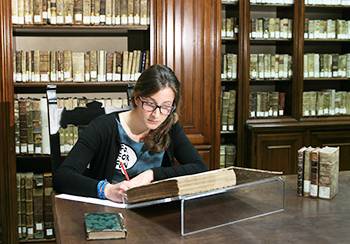 La sala delle Cinquecentine della Biblioteca d'Ateneo dell'Università Cattolica