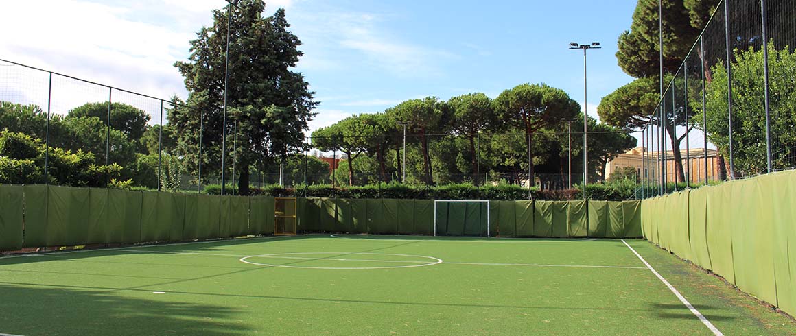 Un calcio all'indifferenza