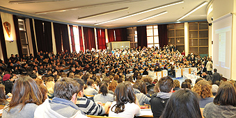 Una delle aule prese d'assalto dalle aspiranti matricole della sede di Roma in occasione dell'Open day del 30 gennaio