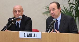 Da destra il rettore Anelli e il sottosegretario alla Difesa Minniti