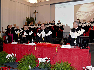 Il preside di Medicina Rocco Bellantone, il rettore Franco Anelli e il professor Costantino Romagnoli al momento della chiusura della cerimonia di inaugurazione dell'anno accademico nella sede di Roma dell'Università Cattolica