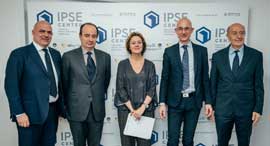 Foto con il ministro della Salute Beatrice Lorenzin (al centro) e il rettore Franco Anelli (secondo da sinistra) per inaugurazione Ipse Center