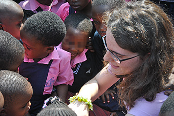 Maria Grazia Mancini con i bimbi della Nursery del Benedict Medical Centre