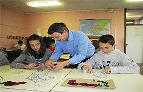 Uno dei momenti di sperimentazione di Geomag in classe