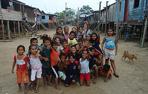 I bambini del Bairro Guadalupe di Tabatinga salutano l'Italia