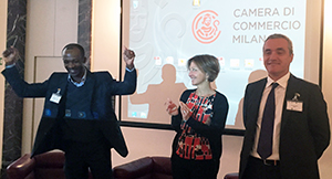 Andr&eacute; Ndereyimana, 33 anni del Burundi, sua l'idea vincente di Dr. Startupper 2015. Nella foto insieme a Federica Ortalli e Claudio Stefani