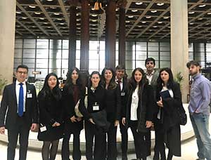 Studenti Facolt&agrave; di Economia e Giurisprudenza alla sede di Lloyd's