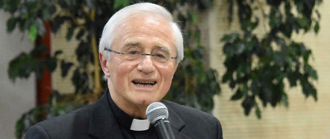 Monsignor Ambrosio saluta Piacenza donando la sua biblioteca