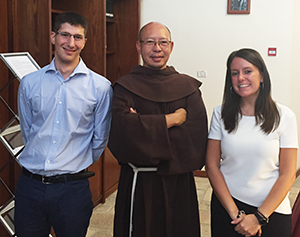 Fabrizio Fossati, padre Lionel Goh e Francesca Turrisi