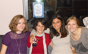 Karaoke Night al County Bar, Lancaster. Martina &egrave; la seconda da destra