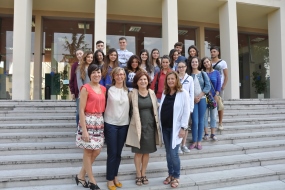 Il gruppo degli studenti del Summer Campus. In prima fila, da sinistra Anna Papa e Silvia Zambelli del Servizio Orientamento e le psicologhe dell’orientamento Maria Rosaria Mancinelli ed Elena Ramella