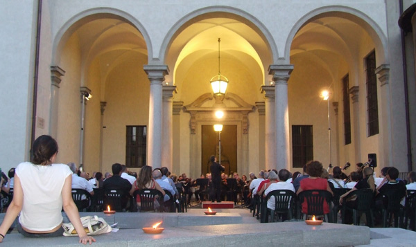 Un'immagine del concerro che l’orchestra “I Pomeriggi Musicali di Milano” ha proposto nel ricordo di padre Gemelli a 51 anni dalla sua scomparsa_16 luglio 2010