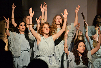 Foto di scena dello Ione in aula Bontadini