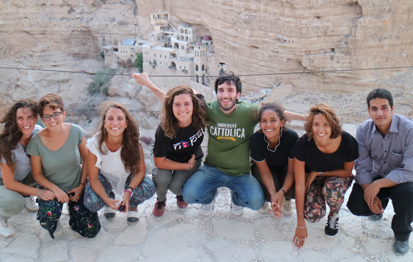 Alessandra Dd Poli con gli altri studenti della Cattolica