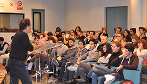 Un momento del reading di Andrea De Carlo a Piacenza