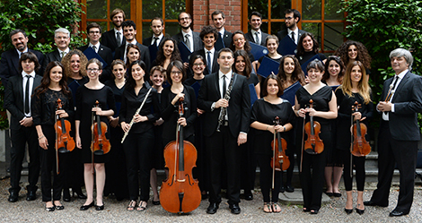 Il Coro del King's College di Londra ospite in Università Cattolica (qui nel giardino di Santa Caterina d'Alessandria